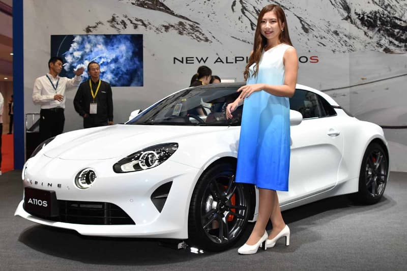 ちょっとピクミンに出てくる敵キャラ「チャッピー」に似ている気もするが、可愛くもかっこいいデザインはお見事。1,000万超えしないスポーツカーとして、ライバルはポルシェ718ケイマン、ロータス・エキシージ/エリーゼ、そして日本の新型スープラあたりだろうか