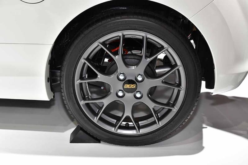 惜しむらくはリアブレーキが相変わらずドラムブレーキなところ。ライバルとなるはずのS660がディスクブレーキだけにちょっと残念。まあ、ドラムブレーキも制動性能的には何の問題もないのだが。スポーツカーはイメージも大事なので