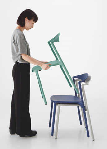 コクヨの軽量チェアー「KATE」。マグネシウム採用で2.3kg