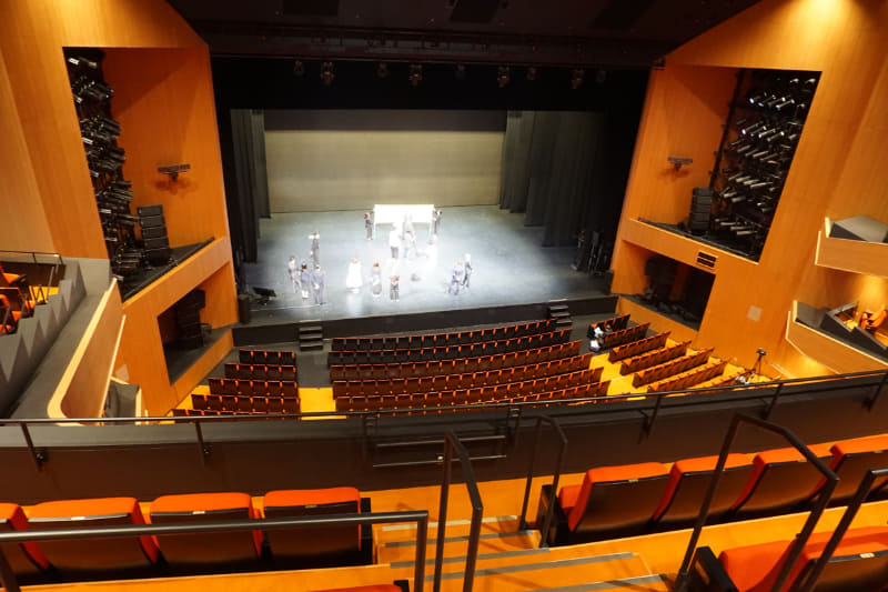 東京建物 Brillia HALL。3階席からステージをのぞむ