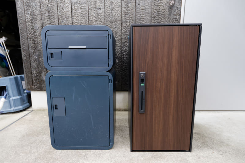 普段使用している宅配ボックス「スマポ」(左)と比較。ラージタイプはスマポのポストタイプと宅配ボックスタイプの2つを合わせたくらいの大きさだ