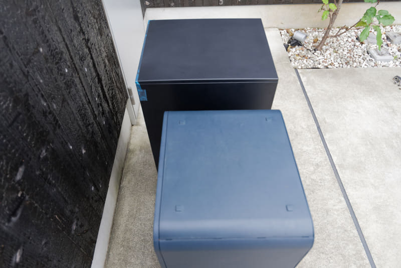 奥行きはCOMBO-Light(奥)の方が深い