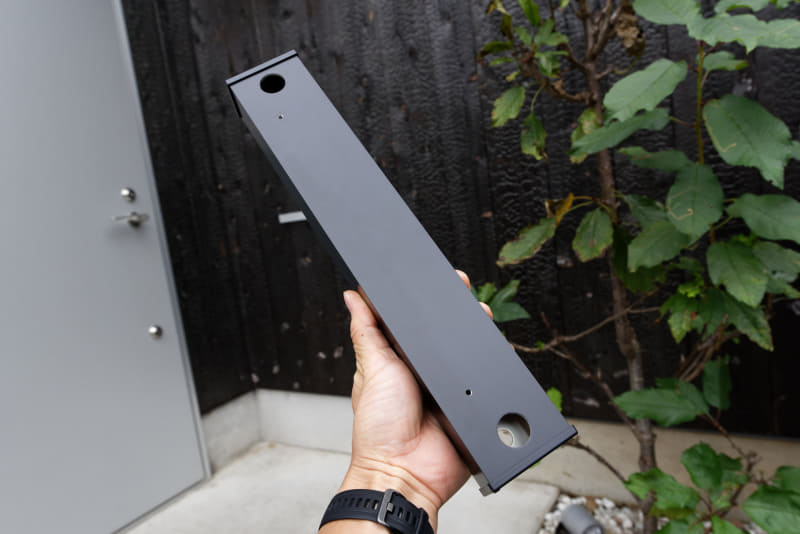 据え置き施工用ベースはCOMBO-Light本体の底面にネジ留めして使う