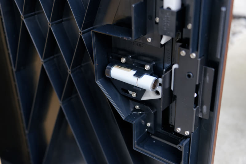 Shachihataのロゴが上に向くようにセットすると、伝票にまっすぐ押印する形になる、はず