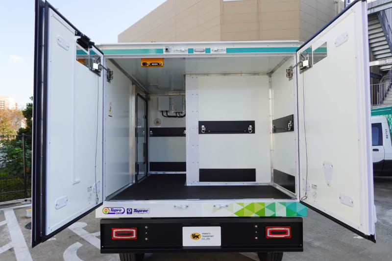 荷室の高さは90cmで無理なく荷物を出し入れできる