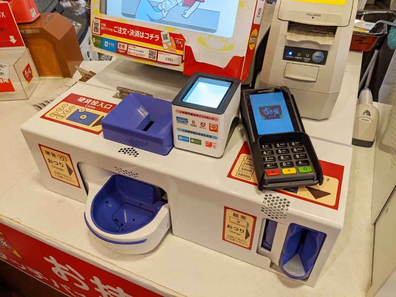 最近すき家の一部店舗での導入が進んでいるセミセルフレジ