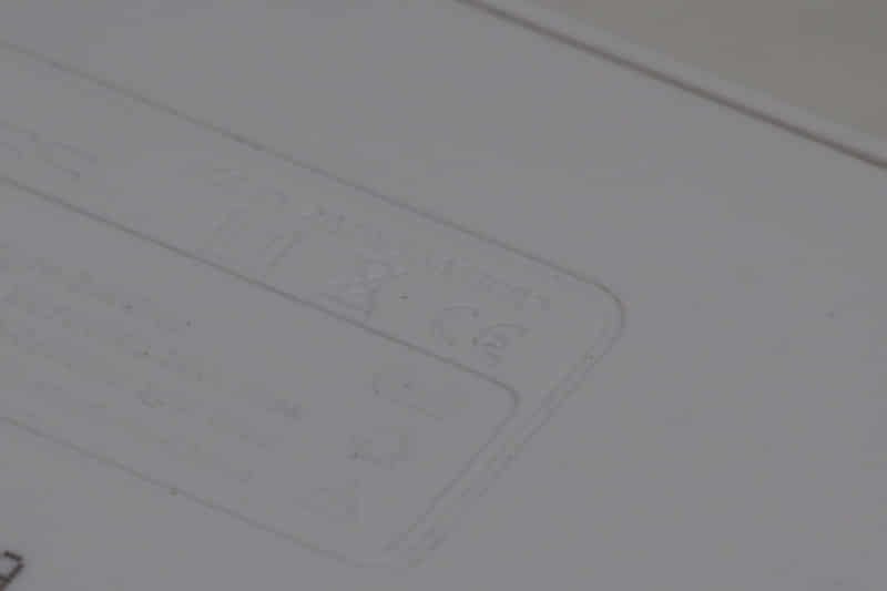 わかりにくいが、本体裏側にCEマークが刻印してある