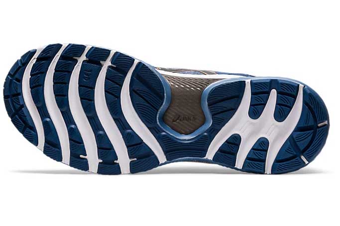 靴底には、波形上の溝が入っている