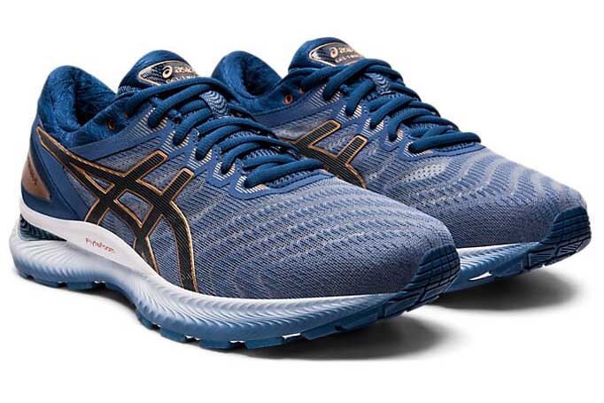 アッパーはメッシュになっている