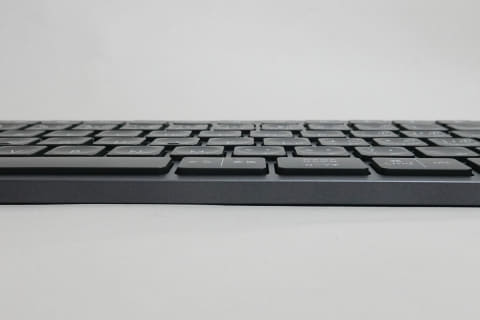 レビュー】薄くて“重くて”使いやすいキーボード ロジクール「MX KEYS