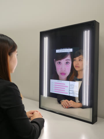パナソニックとコーセー、肌状態を分析して適した化粧品を提案する鏡
