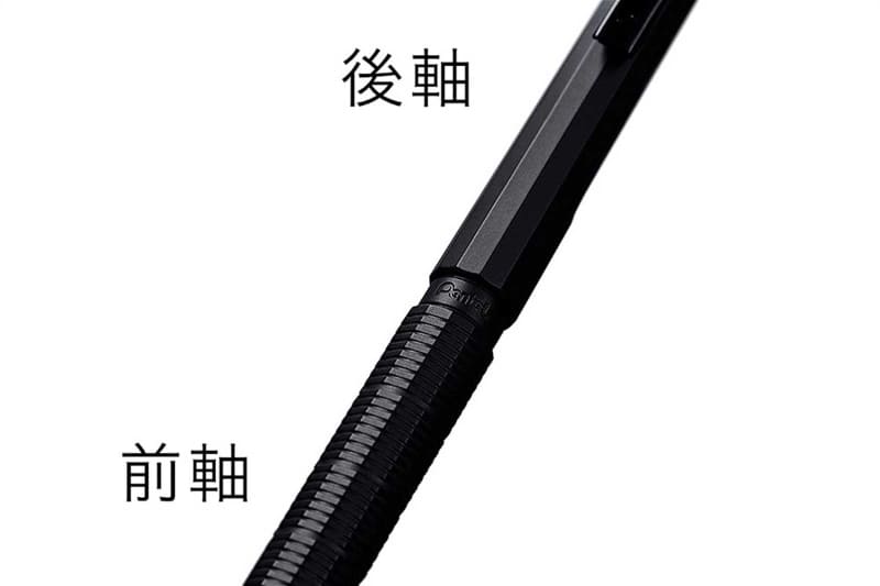 前軸と後軸の継ぎ目がないため、ブレない書き心地を実現したという