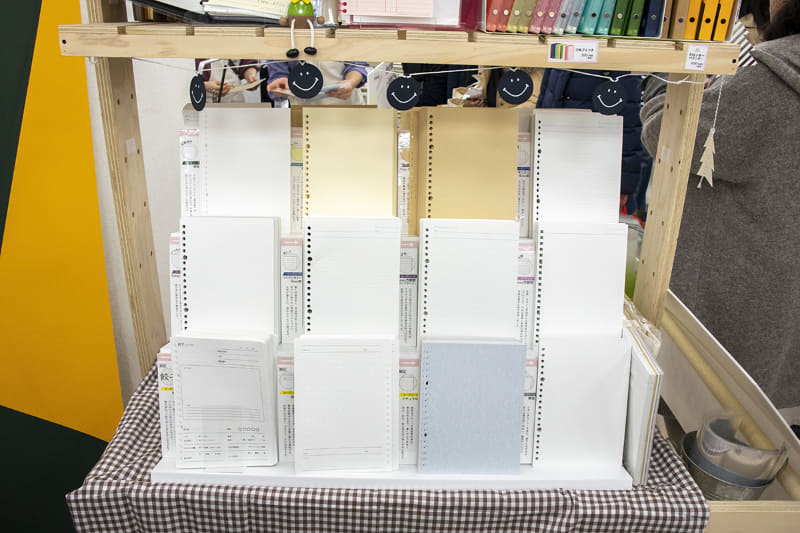 ルーズリーフバイキングで選べる紙。他のサイズも展開している