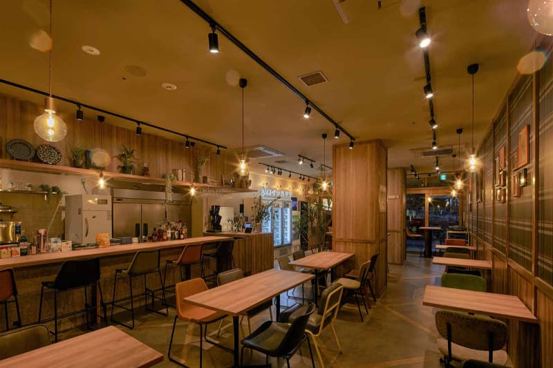 Gathering Table Pantry二子玉川店内部の様子(出典：ロイヤルホールディングス)