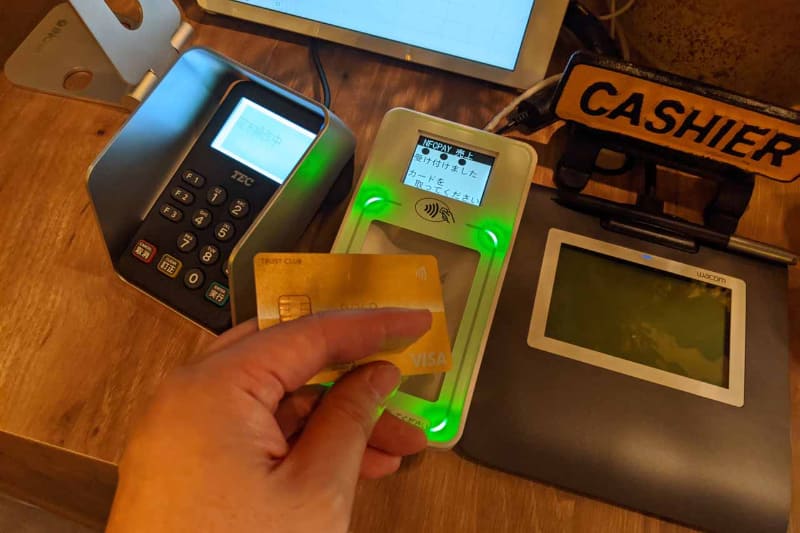 カウンター会計を行なっているところ。NFC Payが使える