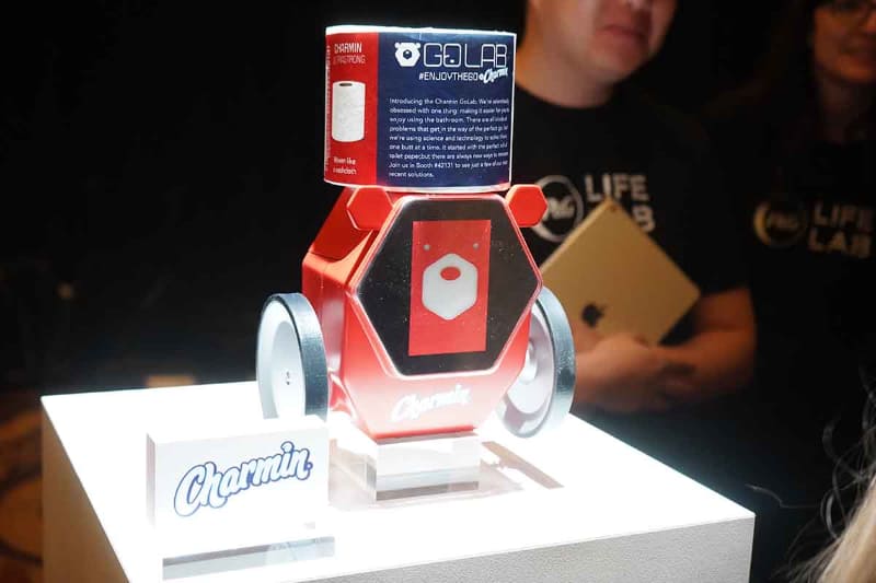 トイレットペーパーを持ってきてくれるロボ「」