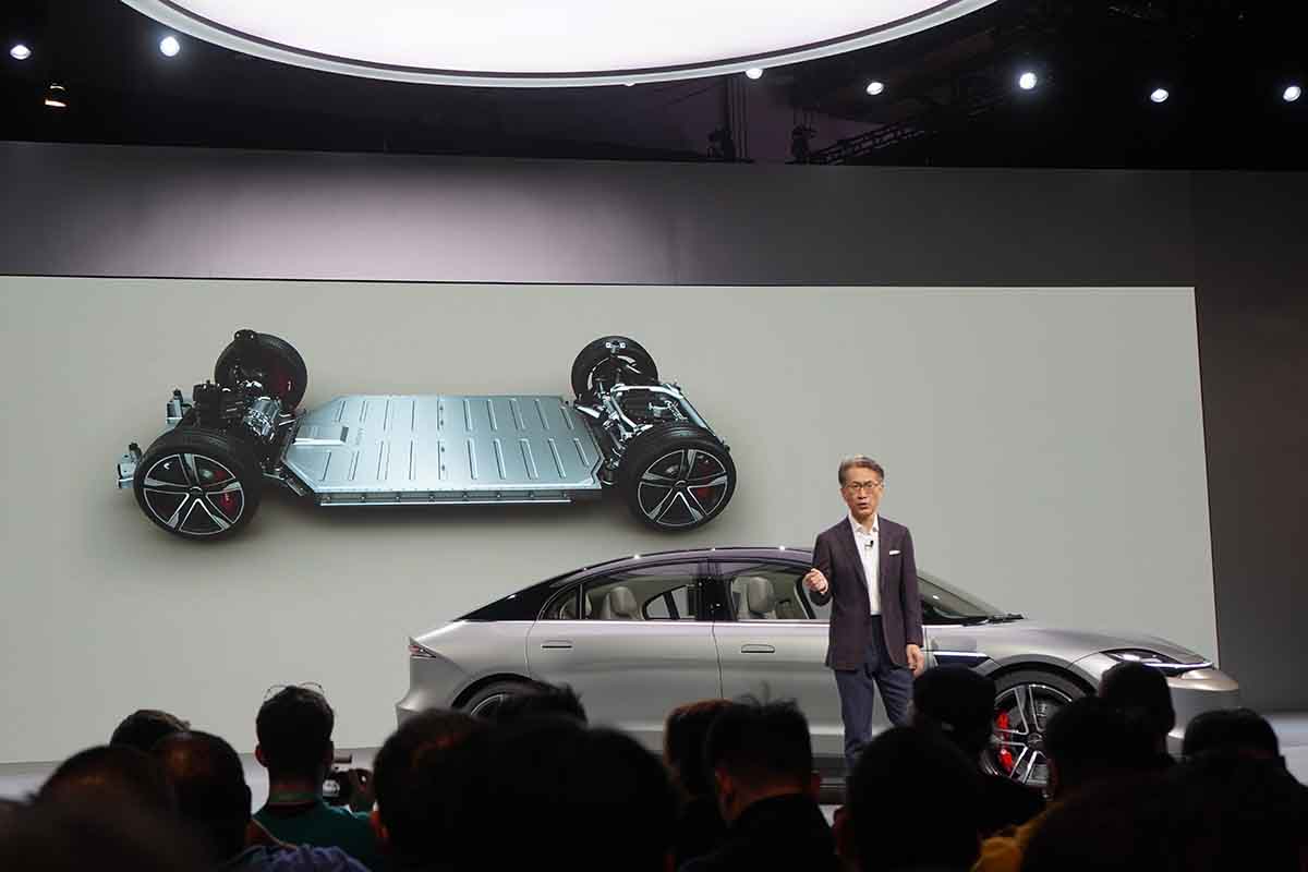 VISION-Sを発表するソニー吉田社長