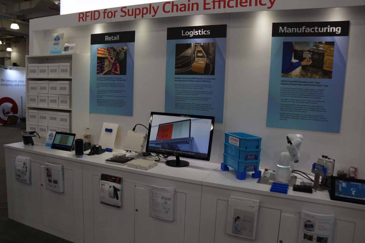 以前よりNRFでRFID関連のソリューション展示を行なっているのデンソーウェーブ。流通や小売店での棚卸し業務改善を目的とする
