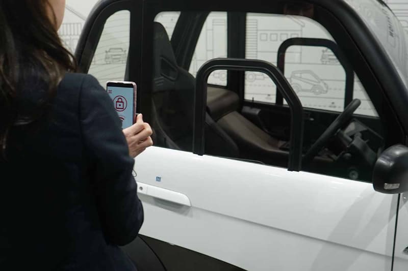 クルマに近づくとロックが開く