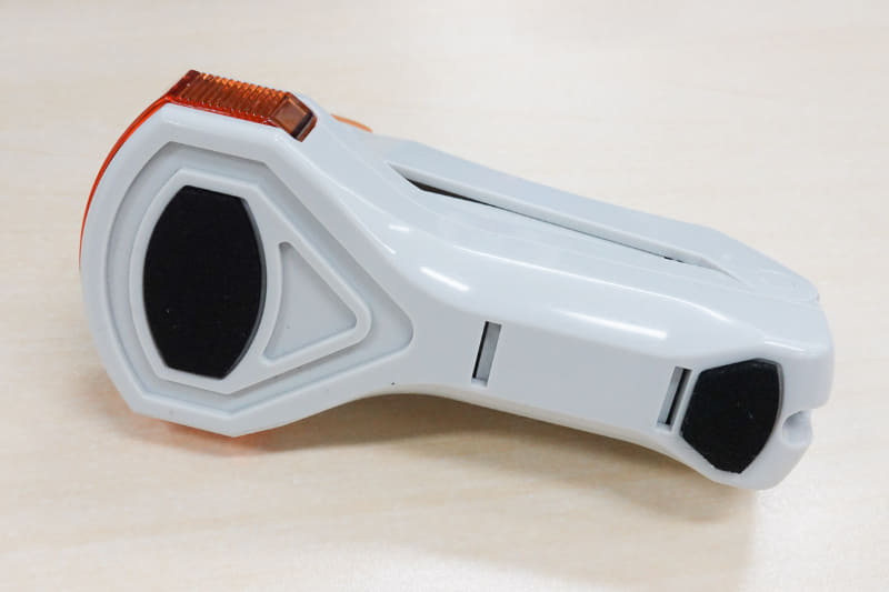 裏側にゴムシートが貼ってあり、置いた状態でも使える