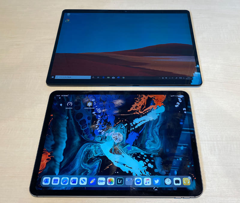手元にあったiPad Pro 11インチモデルとの比較。ディスプレイのサイズ分、一回り大きい