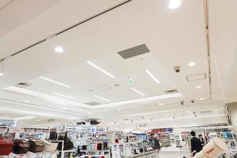 天井はフラットなデザイン