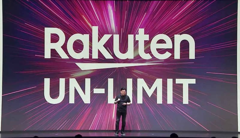 発表会で「Rakuten UN-LIMIT」を発表する、楽天・三木谷浩史社長