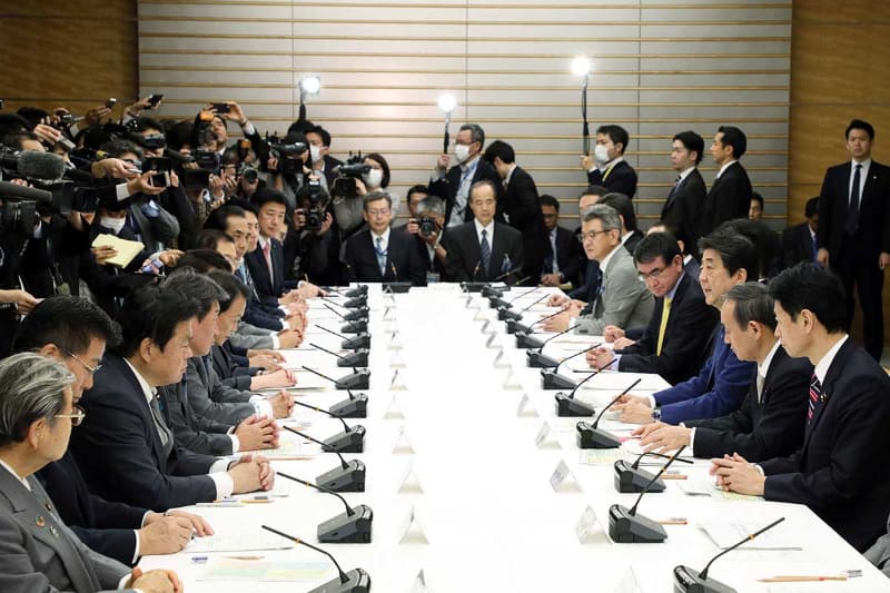 発言する安倍総理(出典：首相官邸)