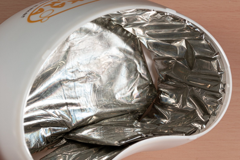 中に断熱材が入っている