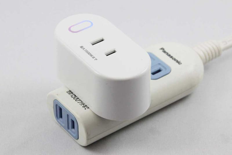 本体横のボタン。オンの時は七色に光る