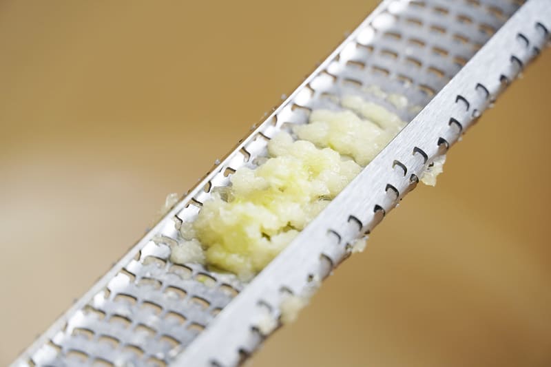 すりおろした直後は裏面に素材がくっついたままになることが多い