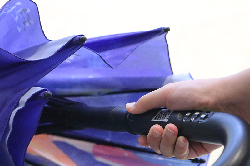 ロックされた傘は開かない