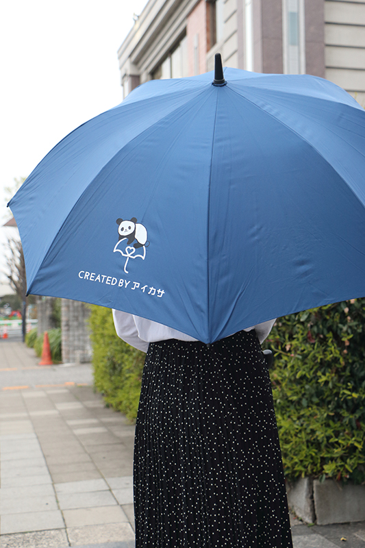 傘のサイズは約70cm。女性には大きめだが、大柄な男性でも安心だ