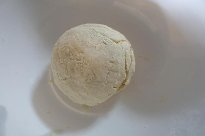 なんとなく団子状にしたものの、ヒビ割れていたりと怪しい感じ。でも大丈夫