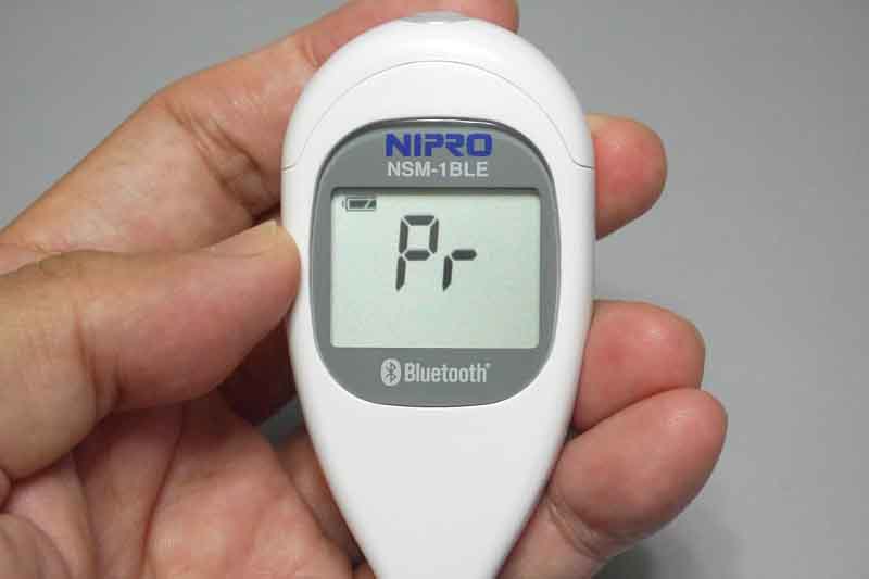 電源を入れたのち、もう一度電源ボタンを押すとペアリングモード(Pr)に入る。なおBluetooth機能を使わない場合はこれ以下の設定は必要ない