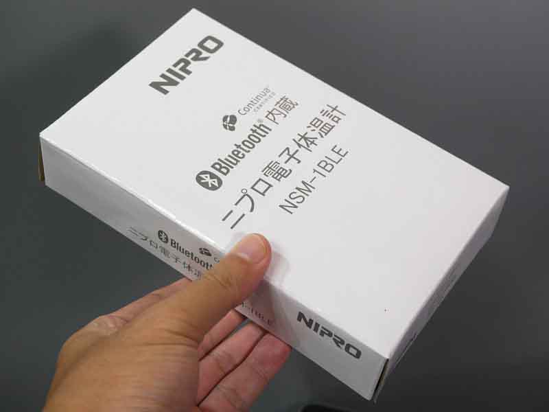 パッケージは白箱。医療機器認証番号を見る限り、同じ外見をもつA&Dの製品のOEMとみられる