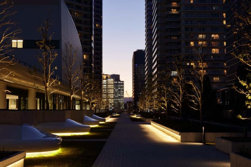 ペデストリアンデッキ(キング軸)とオーシャンパティオ