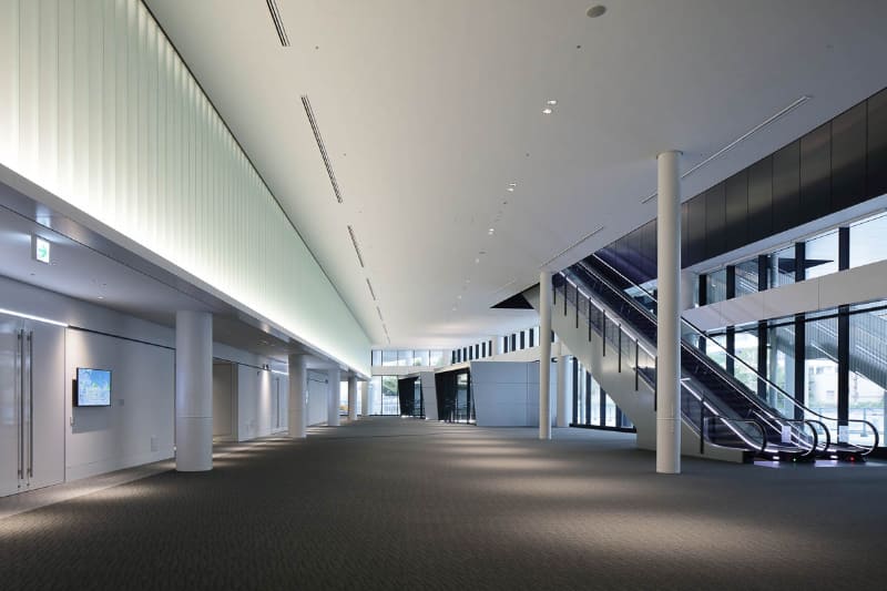 1Fエントランスとフォワイエ