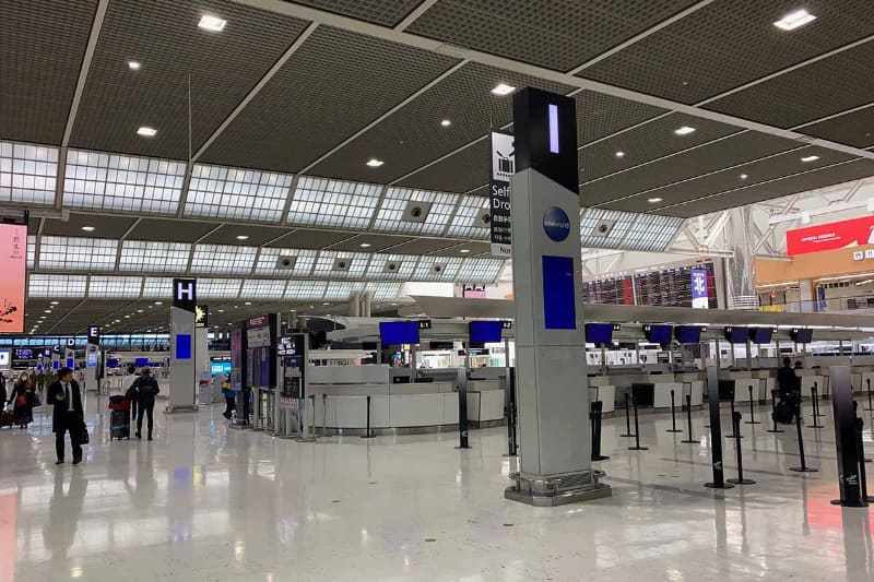 ひとけのない成田空港第2ターミナルを抜け、ジェットスターが就航する第3ターミナルへ移動する