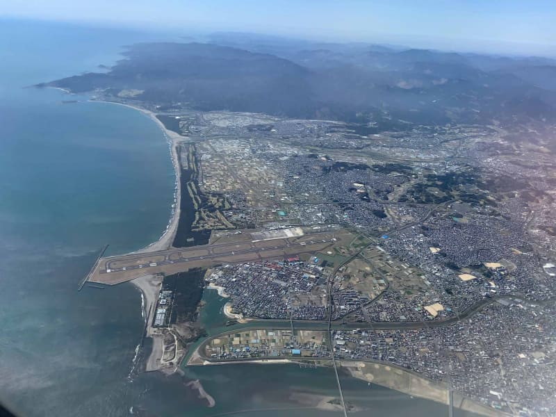 1時間半ほどで宮崎へ到着。中央に見えるのが宮崎空港