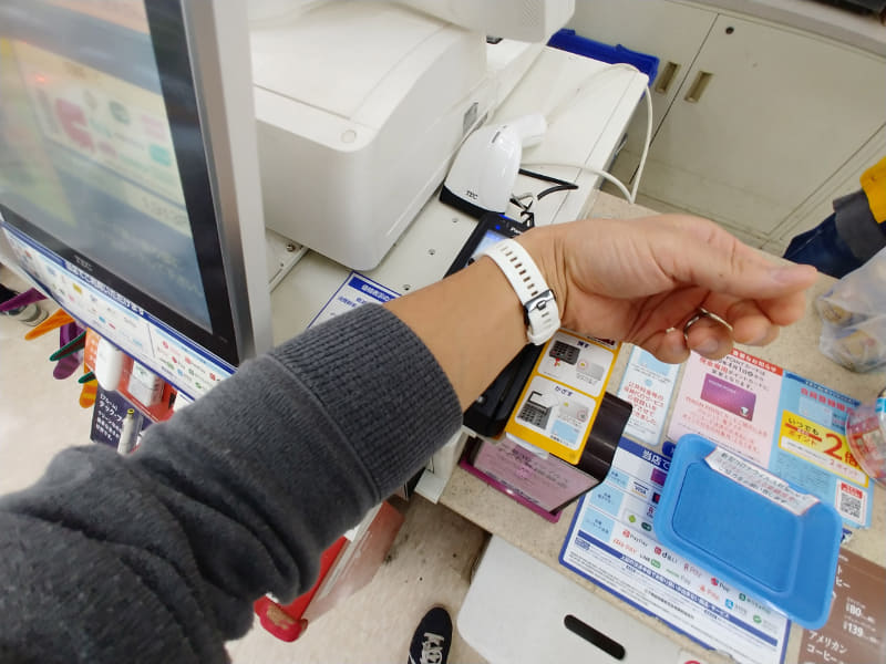 さっそくコンビニで買い物してみた。当たり前に使える！