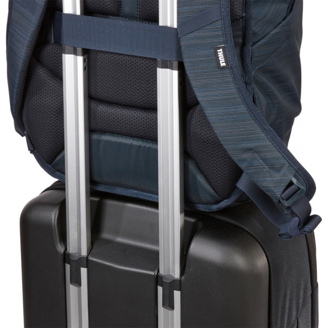 写真はThule Construct Backpack 24L