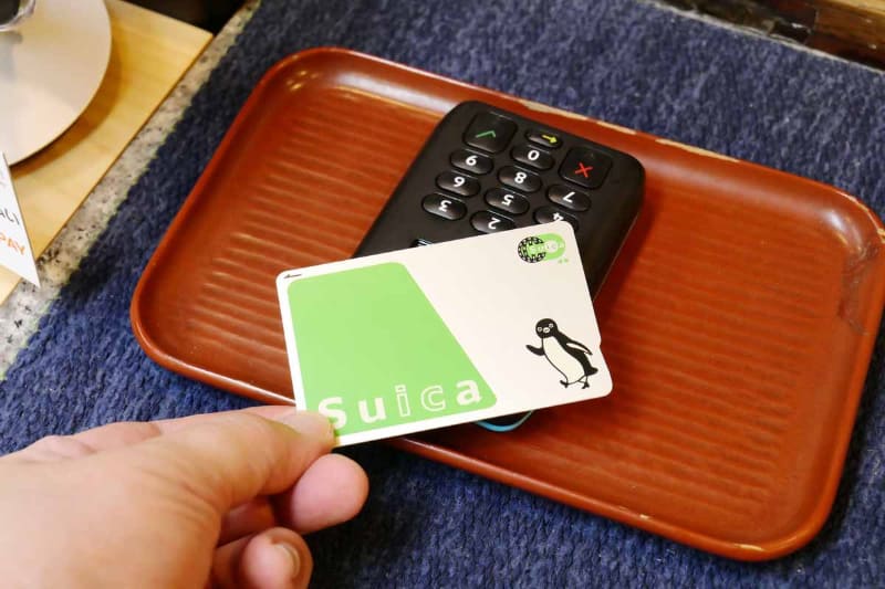 電子マネーやコード決済ならほぼ接触を避けられる