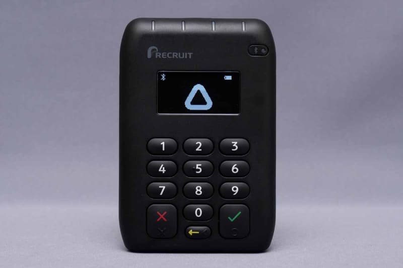 Airペイが使用している決済端末「<a href="https://www.miurasystems.com/mpos/m010">Miura Systems M010</a>」はNFCに対応しているので、早急にAirペイでNFC Payを利用できるようにしてもらいたい