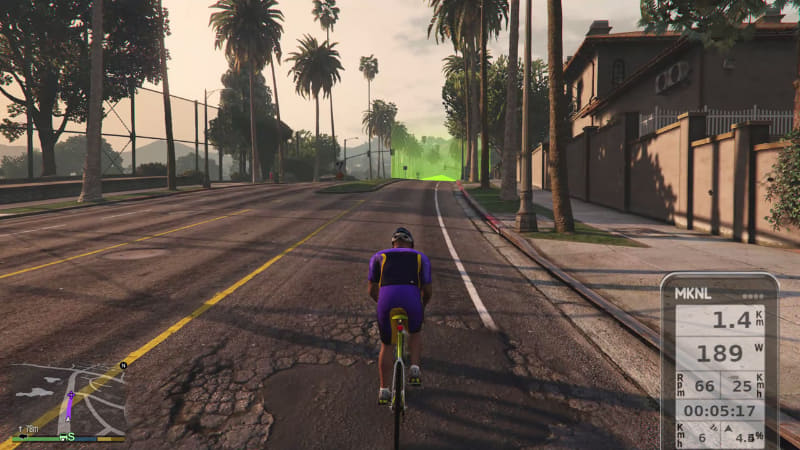 地形の傾斜に併せてペダルの重さもリアルタイムに変化。かなりの実走感がある