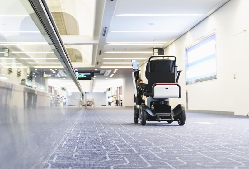 利用後は自動で待機場所「WHILL Station」まで戻る