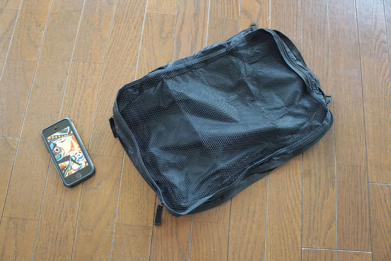 開いたところ。シャツや下着、靴下などをぐいぐい詰め込める