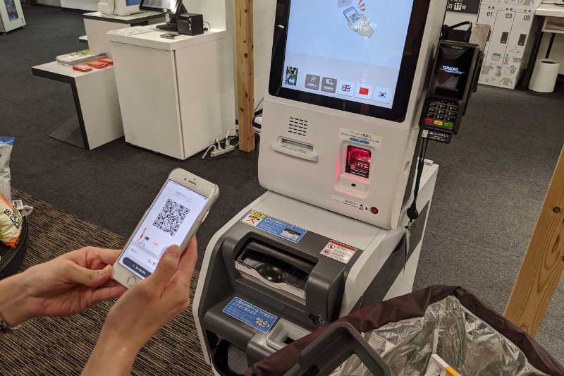 会計はスマートフォンアプリに溜まった情報をQRコードで読ませることで行なう
