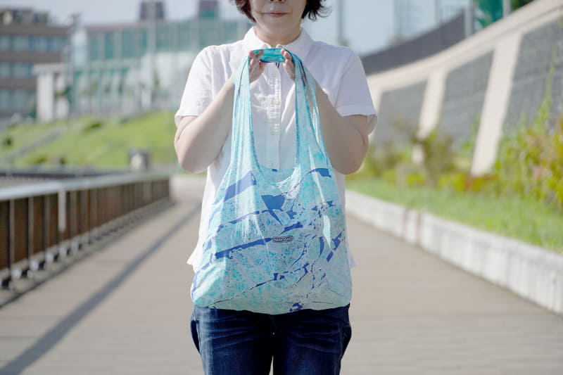 取っ手から袋部分まで継ぎ目のないつくりで、強度をアップさせている