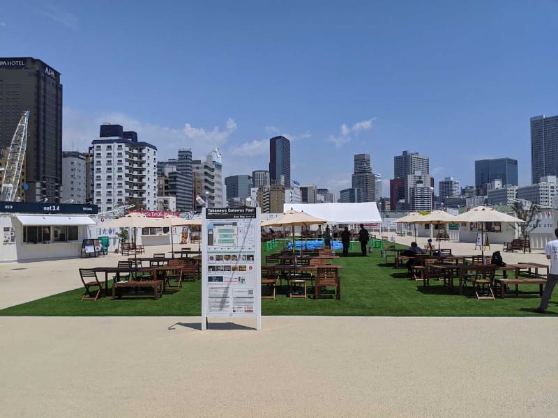 山手線新駅の高輪ゲートウェイ駅前に設置されたイベントスペース「Takanawa Gateway Fest」内のフードコートが無人デリバリーサービスの会場